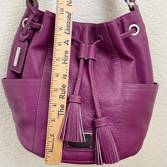 TIGNANELLO Purple Magenta Pebbled Leather Drawstring Tassel Bucket Shoulder Bag - Picture 7 of 16